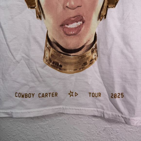 Beyonce Cowboy Carter Shirt Women Small Golden Crown Graphic Tee Tour Merch 2025 - Picture 5 of 11